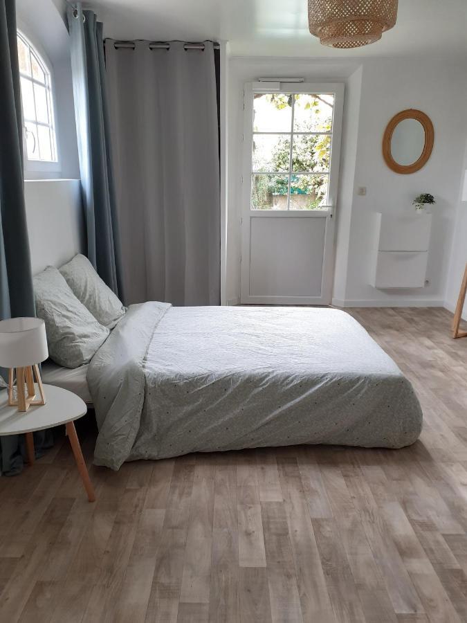 Superbe Grand Studio Tout Confort Avec Exterieur Poussan Luaran gambar