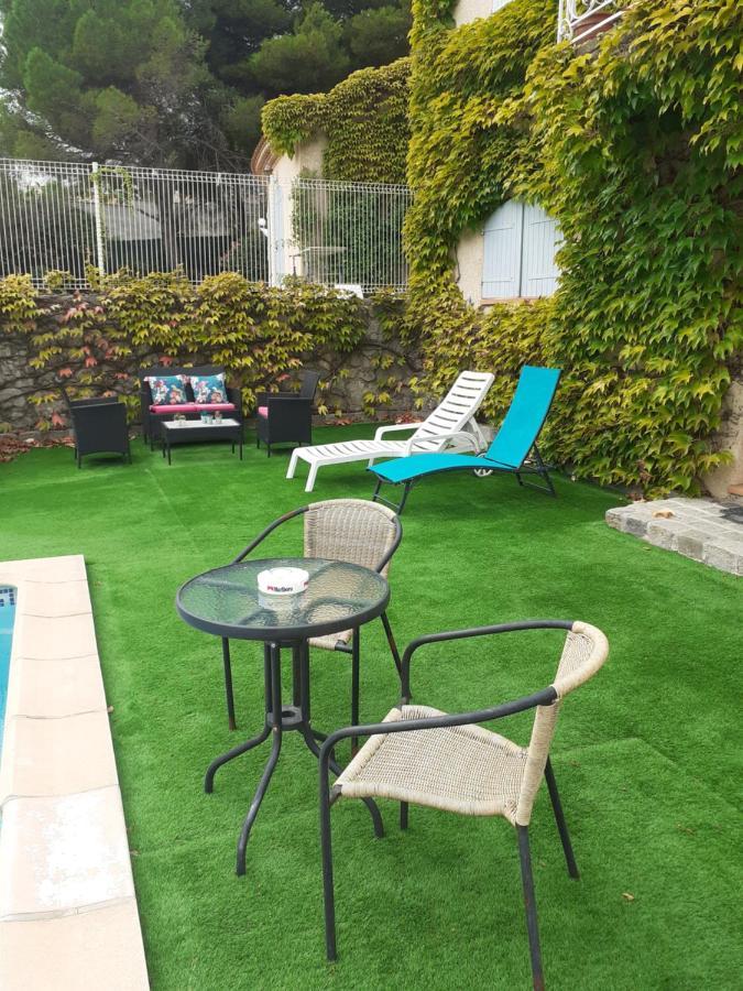 Superbe Grand Studio Tout Confort Avec Exterieur Poussan Luaran gambar