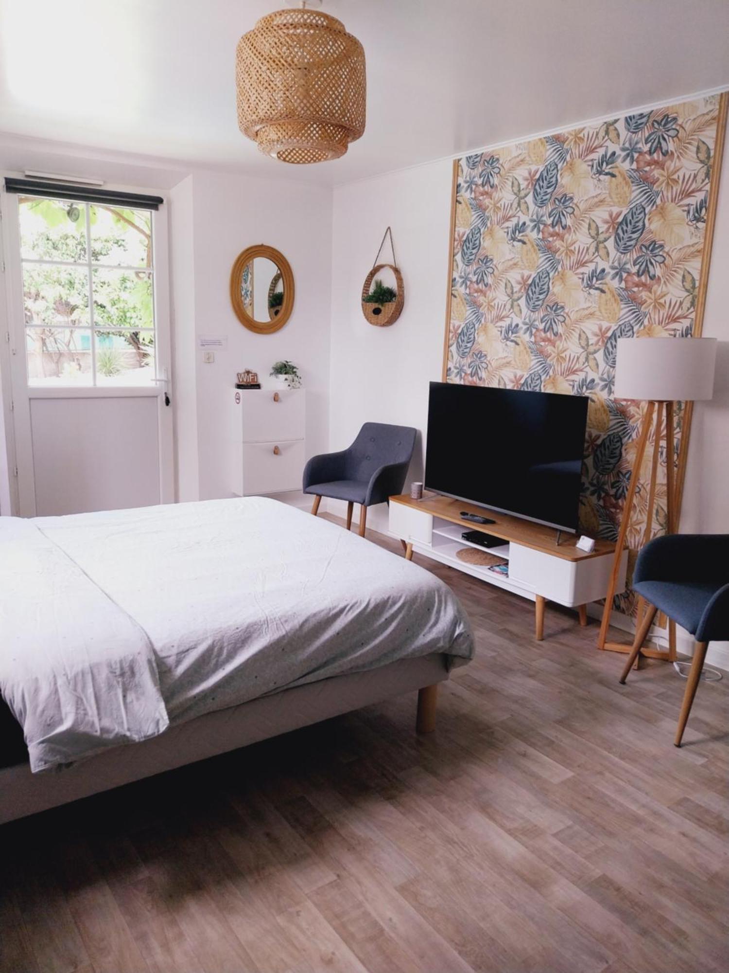 Superbe Grand Studio Tout Confort Avec Exterieur Poussan Luaran gambar