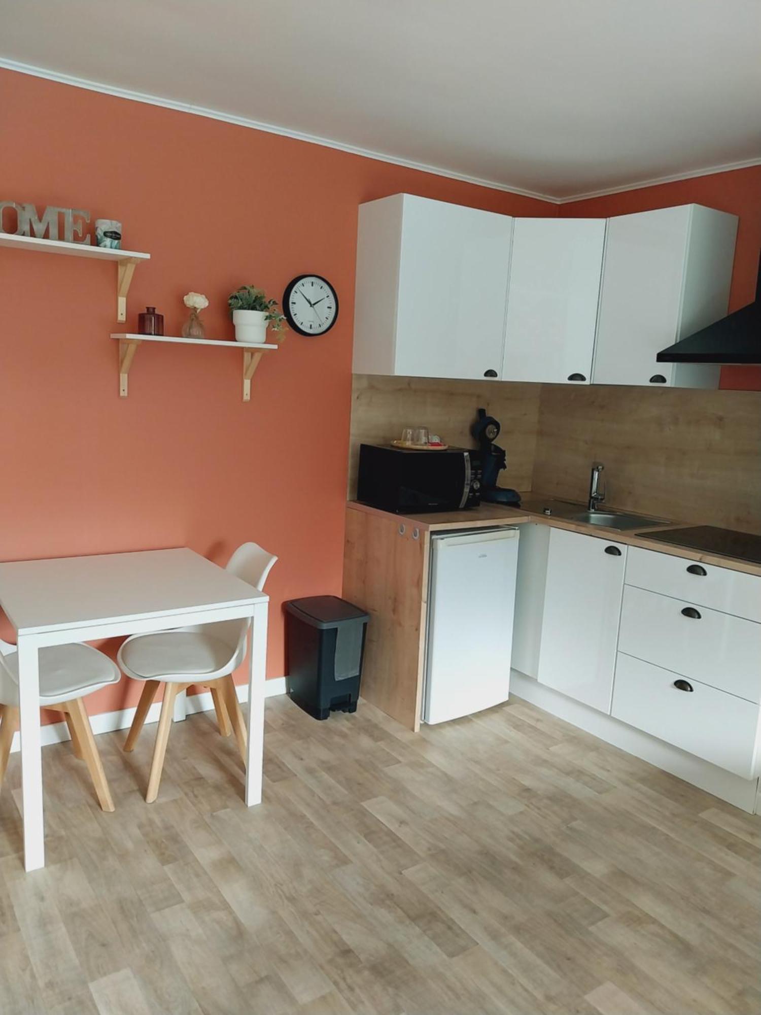 Superbe Grand Studio Tout Confort Avec Exterieur Poussan Luaran gambar